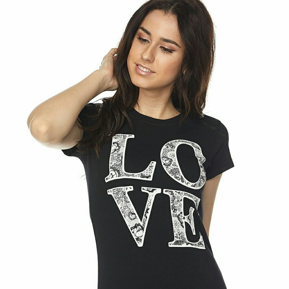 "LOVE" GRAPHIC TEE